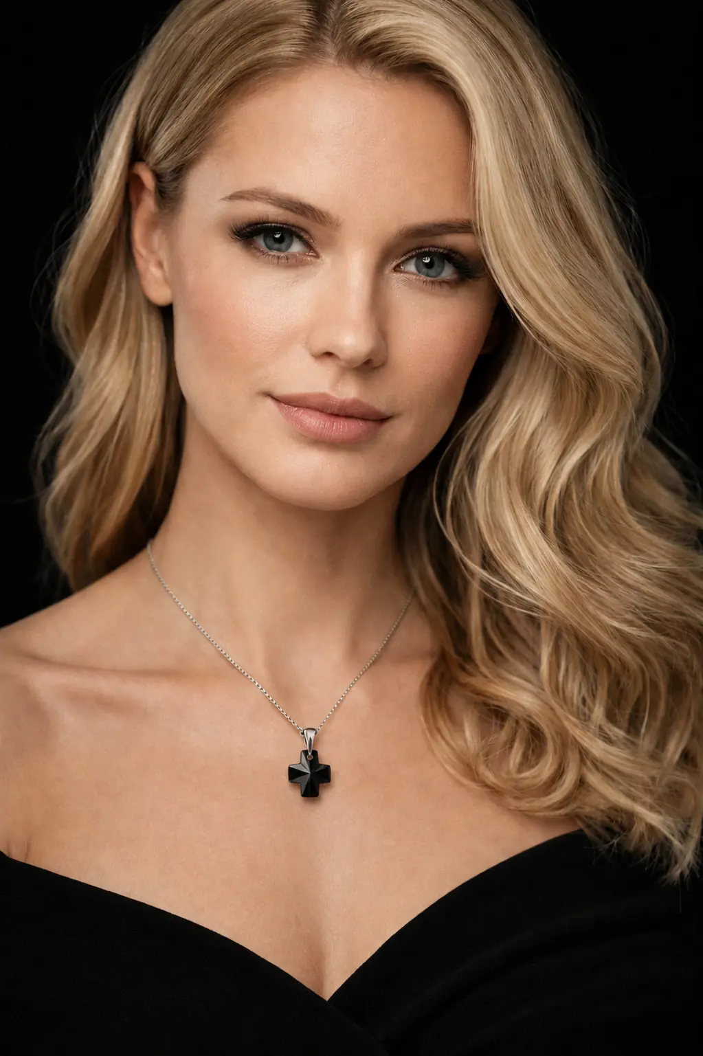Ogrlica Swarovski Kristal Cross 20mm Jet u Nakiteu